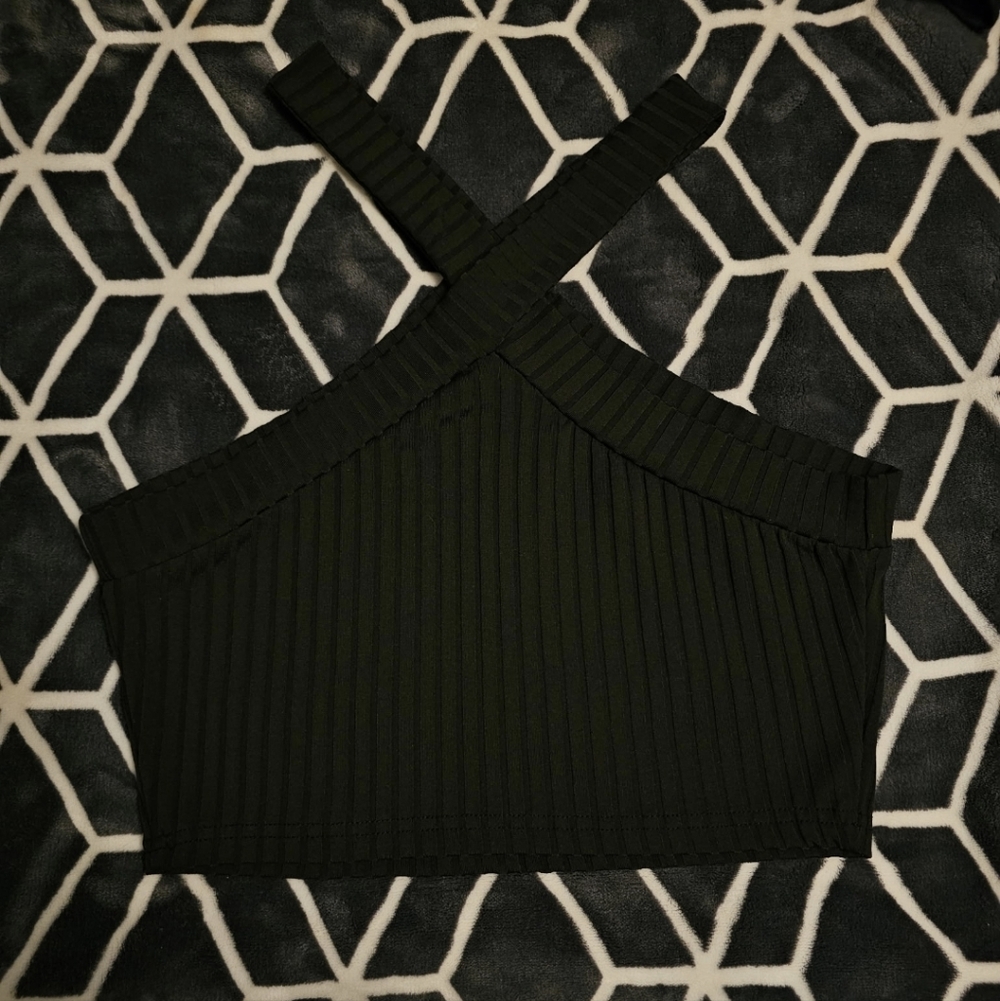 SHEIN Black Ribbed Crop Top